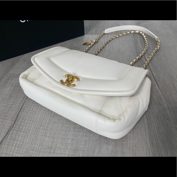 Rare❣️Chanel 2019 puffy flap chain crossbody bag - Picture 4 of 13